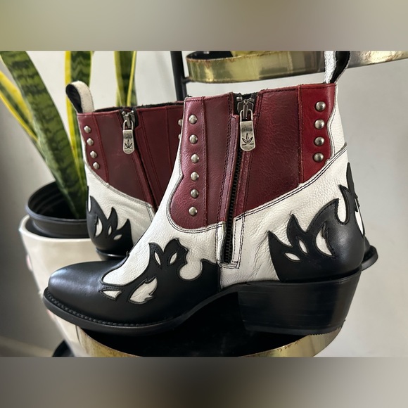 Mezlan Black and White Ankle Boots - Picture 2 of 9